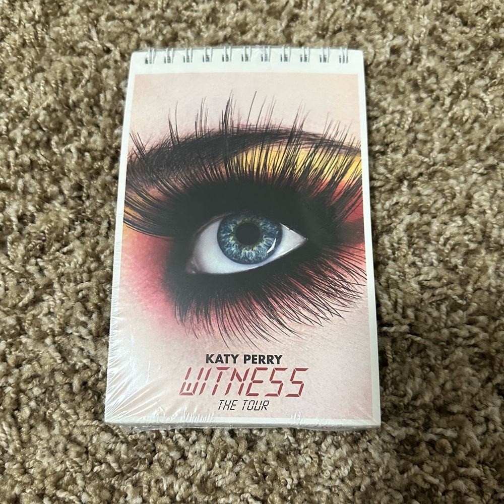 Katy Perry Witness Tour VIP Bundle - Picture 5 of 6